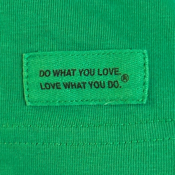 Life Is Good Holiday Theme T-shirt. Men’s Size Large. - Picture 6 of 9